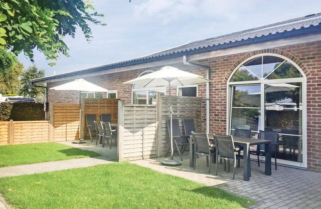 2 bedroom amazing home in Groede