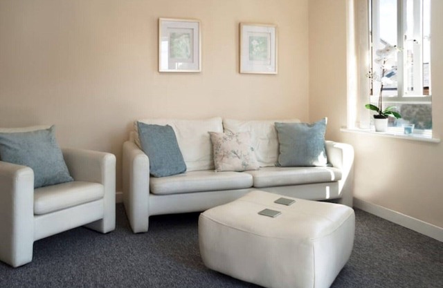 2 bedroom apartment near Rushden lakes, free parking and internet