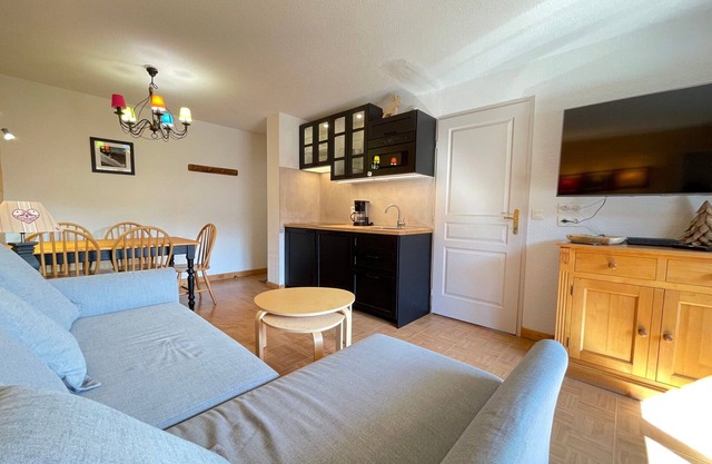 2-bedroom apartment at the slopes with indoor pool