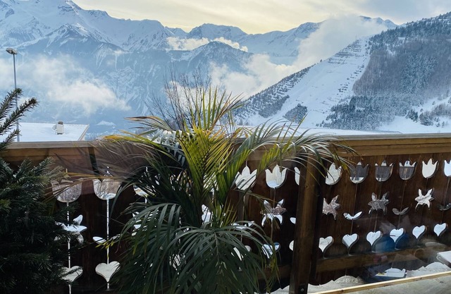 2-bedroom apartment close to slopes resort center