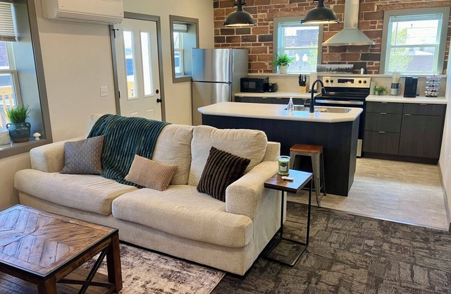 2 Bedroom Apartment - Downtown