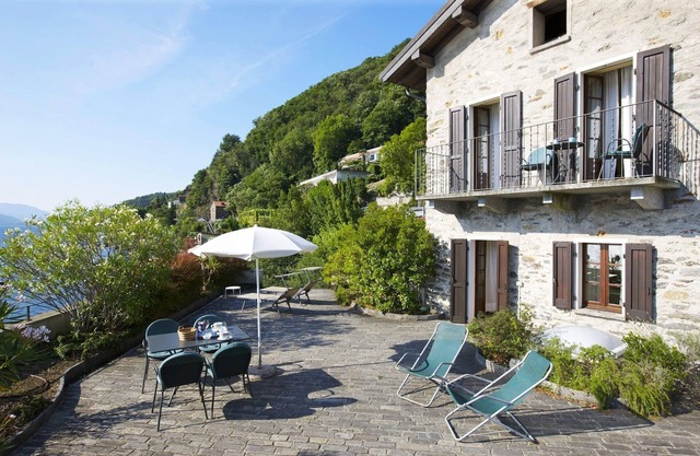 2 bedroom apartment in a popular holiday residence with private beach