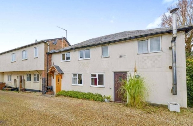 2 bedroom apartment in quiet rural location near Stansted airport