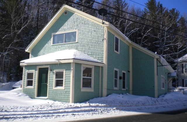 2-bedroom apartment in wonderful Island Pond with AC, WiFi. Near lake & trail.