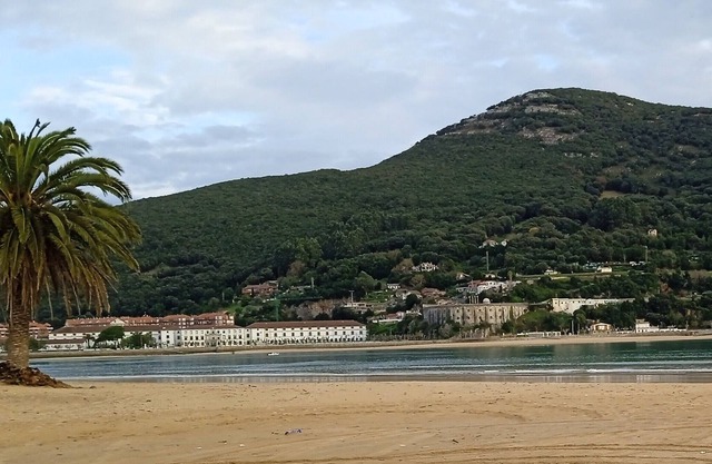 2 bedroom apartment with garage next to Laredo (Cantabria)