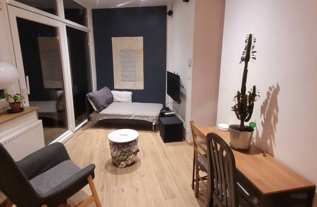 2-bedroom apartment with fully equipped private garden, tourist area and park