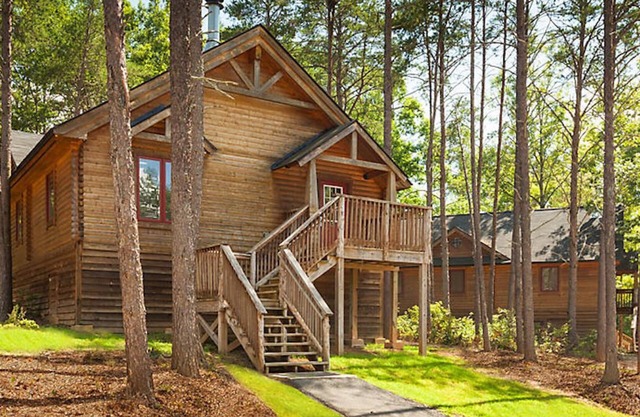 2 Bedroom Cabin in the heart of the Shenandoah Valley Hot tub and Pool