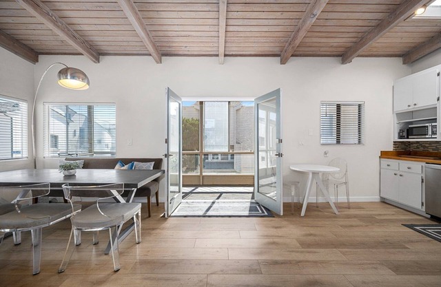 2 bedroom close to the beach on 65th St