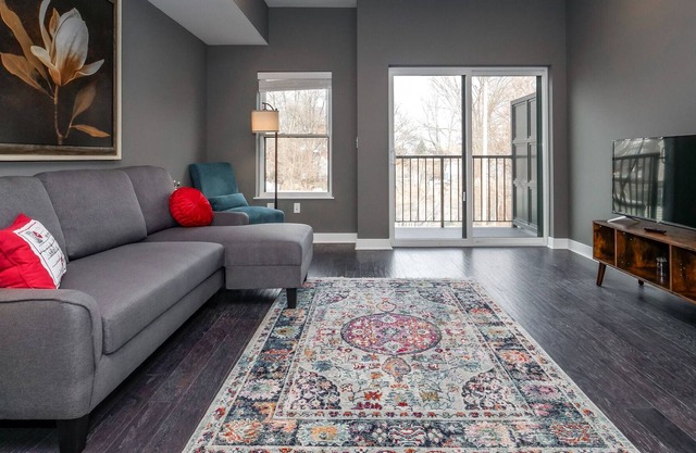 2 bedroom Condo Minutes from Ohio City- A4