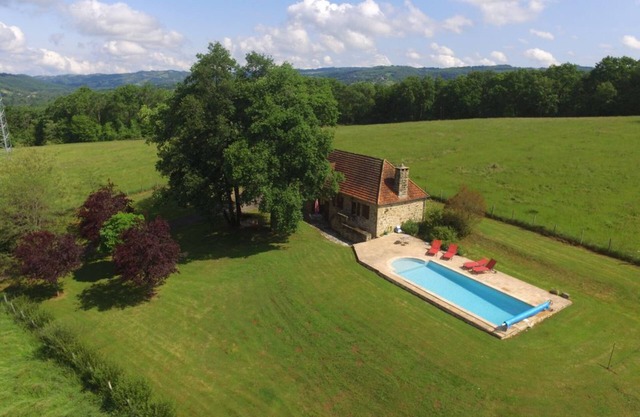 2 bedroom cottage with private pool surrounded by nature