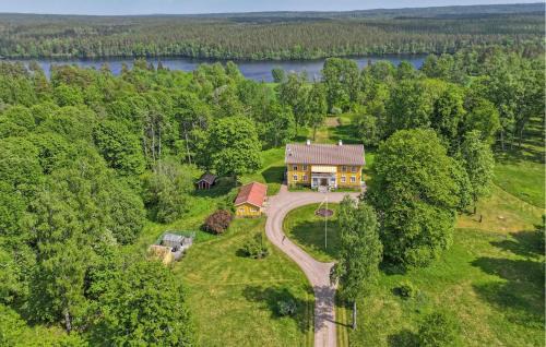 2 Bedroom Cozy Apartment In Mullsjö