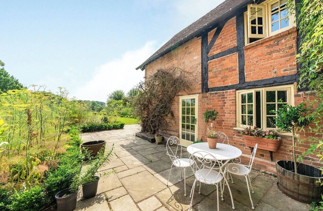 2 bedroom accommodation in Hatton near Warwick