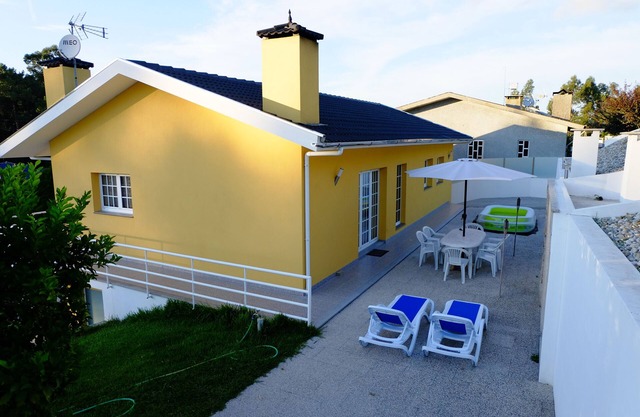 2 bedroom house with modern furniture1 suite with toillet, terrace/25 km Porto