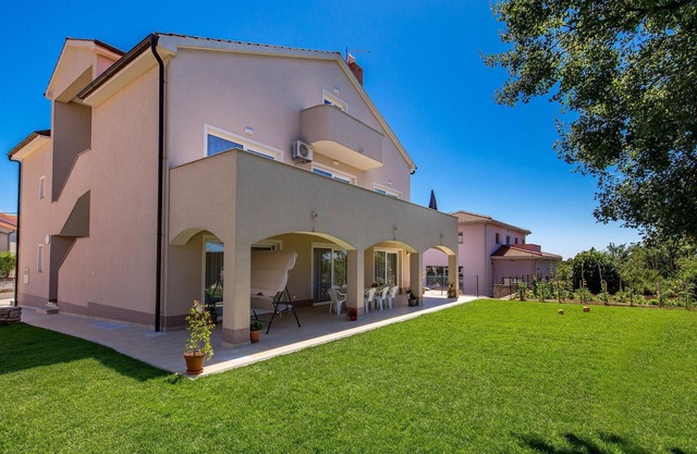 2 bedroom lovely apartment in Viskovo