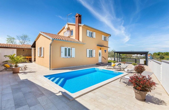 2 bedroom lovely home in Musalez