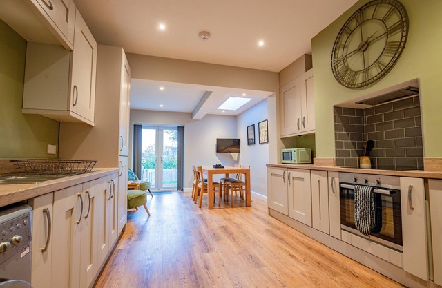 2 Bedroom, Modern Worcester Home
