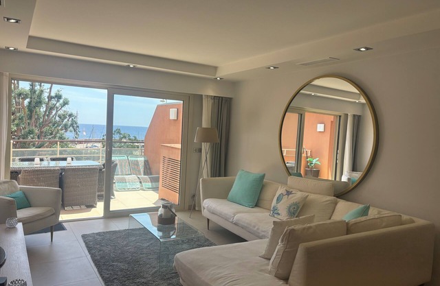 2 bedroom Penthouse apartment with sea view in beautiful Théoule-Sur-Mer