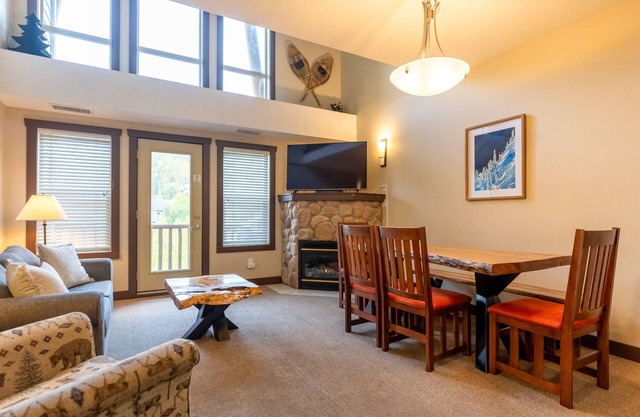 2 Bedroom Plus Loft l Sleeps 6 Adults