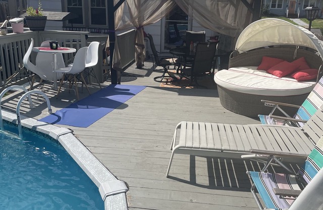 2-bedroom residential home with pool 30 mins from NYC and Beaches
