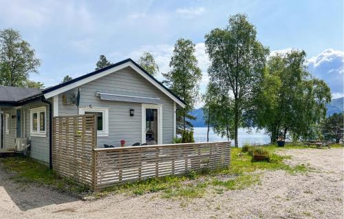2 Bedroom Stunning Home In Lavik