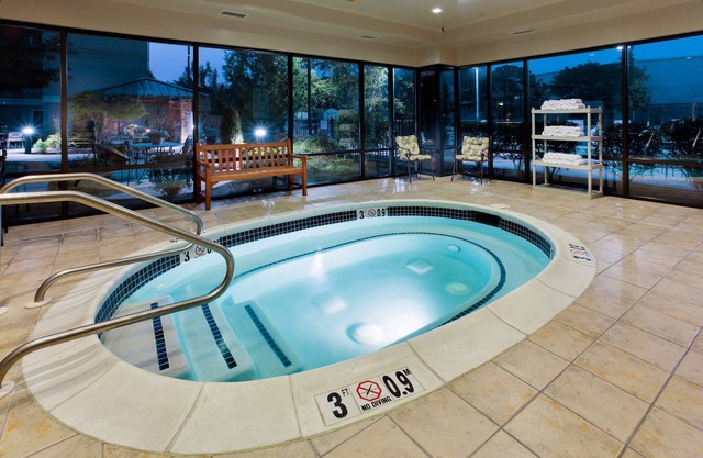 2 Bedroom Suite | Free Breakfast + Free Wi-Fi