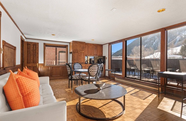 2-Bedroom Top Floor View Condo in Downtown Aspen