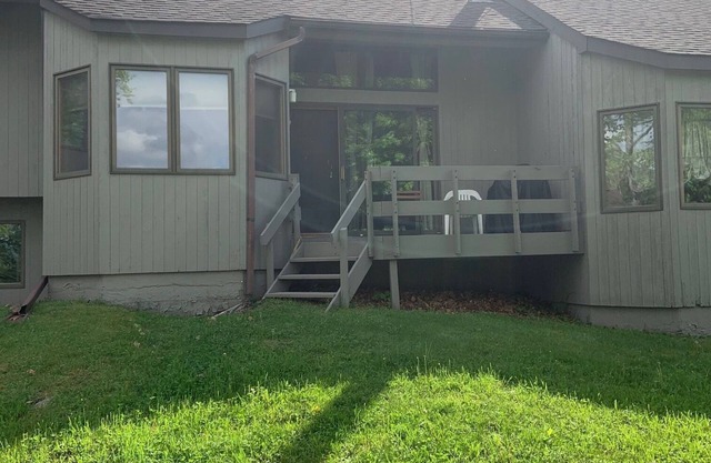 2 Bedroom Townhouse in front of Windham Mountain Ski Resort