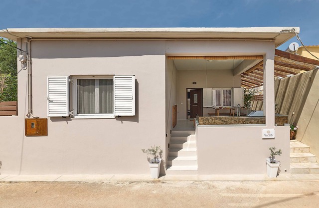 2 bedroom Villa with heated Pool-Spa whirlpool-BBQ!
