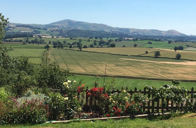 2 Bedroomed Cottage with Outstanding Views- TAKING BOOKINGS NOW!