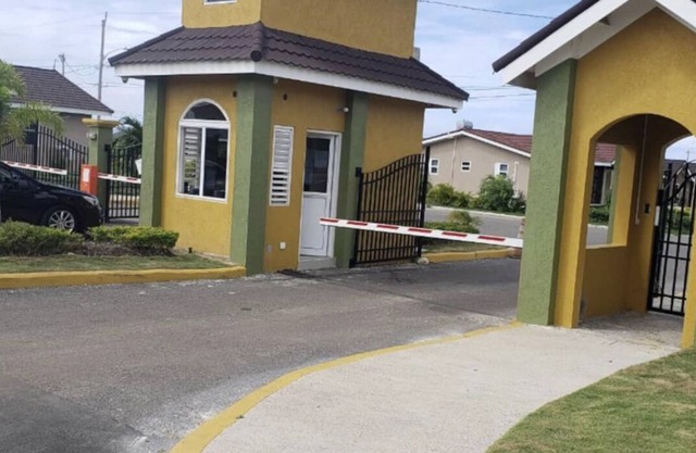 2 bedrooms 2bath home in gated area. 24 hours security.