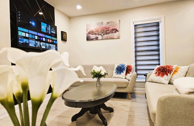 2-bedrooms, 2F beautiful balcony, 1G WiFi, near WEGO Bus