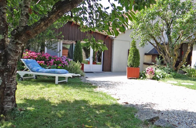 2 Bedrooms Private Vacation Home In Ancy-Le-Franc