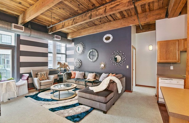2 bedrooms Resort style condo with POOL and Jacuzzi, Roof Top. River Boardwalk