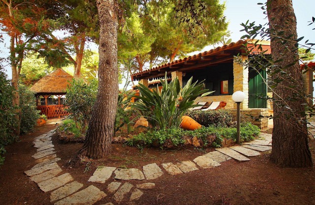 2 Bedrooms Villa, 2 Bathrooms, WiFi, Garden, bbq, Public Pool, close to the sea