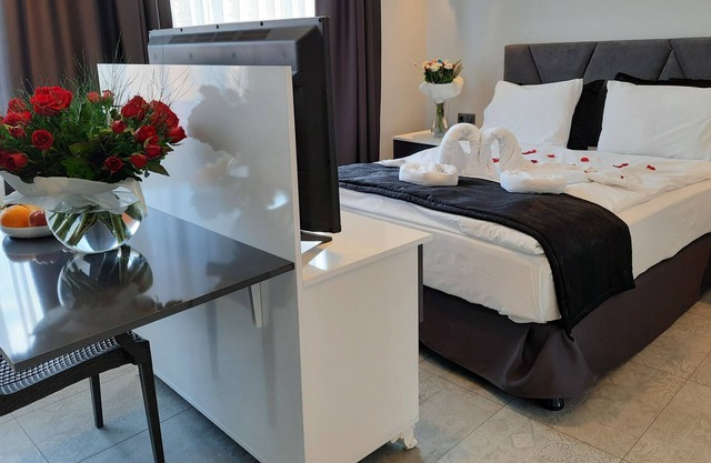2 bedrooms with 2 bathrooms