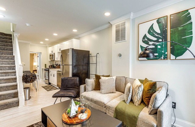 2 Blocks to Patterson Park: Urban Stay Near Eats