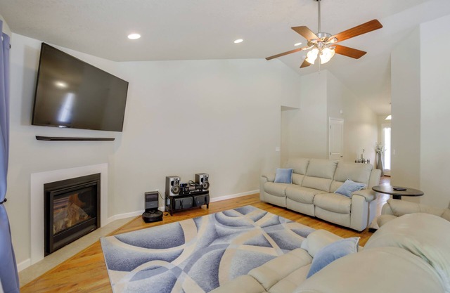 2 Blocks to White Water Launch: Mill City Home