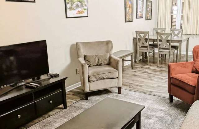 2 Br 2 b Condo at Unv of Notre Dame, Short and long term stays welcome! ND Foot