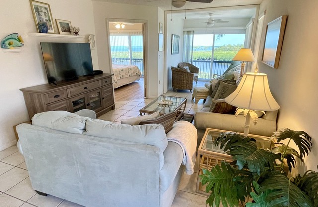 2 BR-2bath Waterfront townhome. Landings of Largo sunsets included!