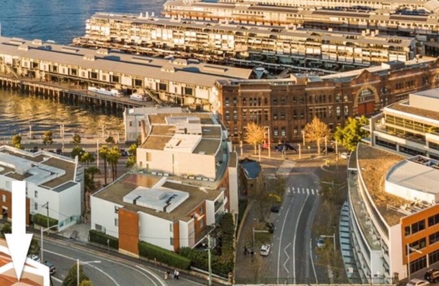 2 BR apartment near the Rocks