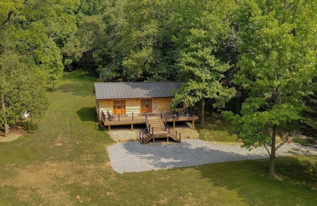 2-BR Cabin with Outdoor Dining