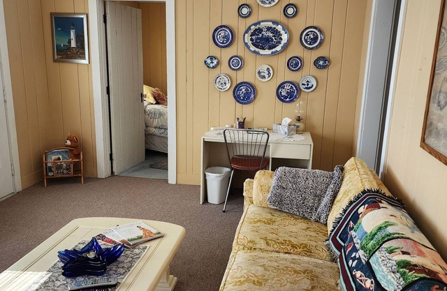 2 BR Cottage on the Sandy Beaches of Lake Huron- Greenbush- Sunrise Side