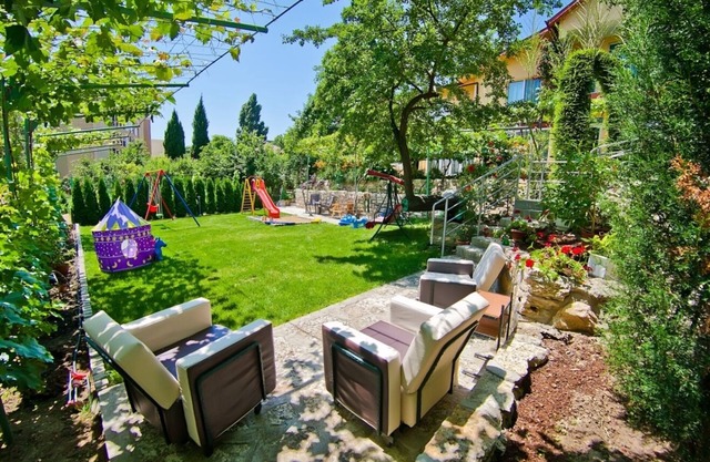 2 BR semi-detached Villa Sequoia 5p