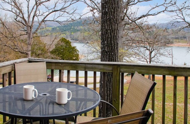 2 BR Waterfront Cabin w/Pool + Swim & Boat dock