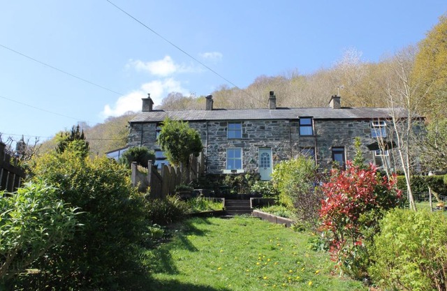 2 Bryn Eglwys