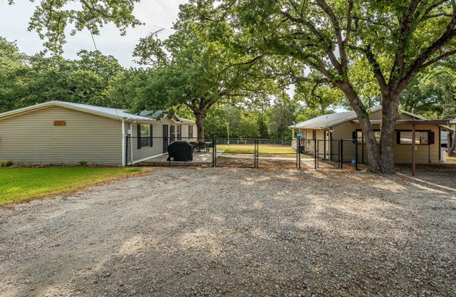 2 Cabins, 1 Price! Swim & Fish Nearby! Dogs OK