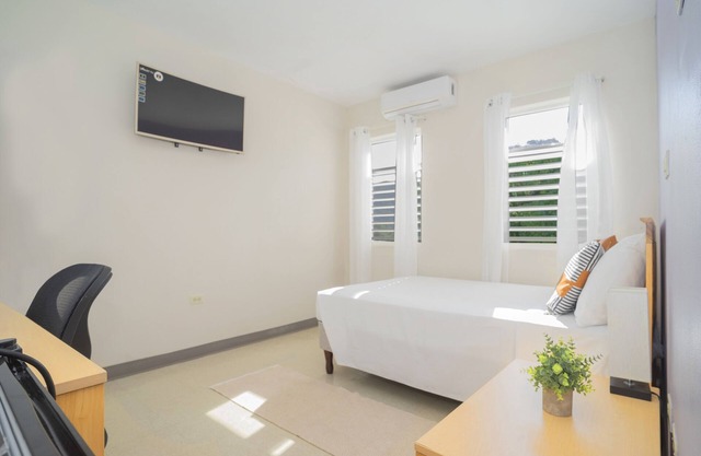 2 Castries Drive,nUWI Mona Campus,nKingston 7