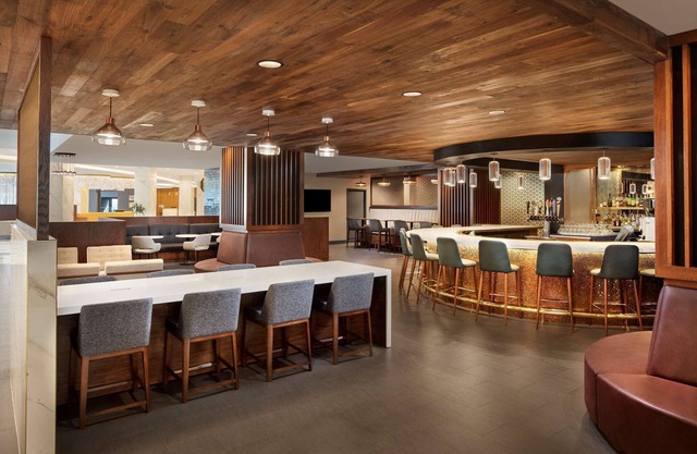 2 Connecting Suites at a 4⭐️ Hotel