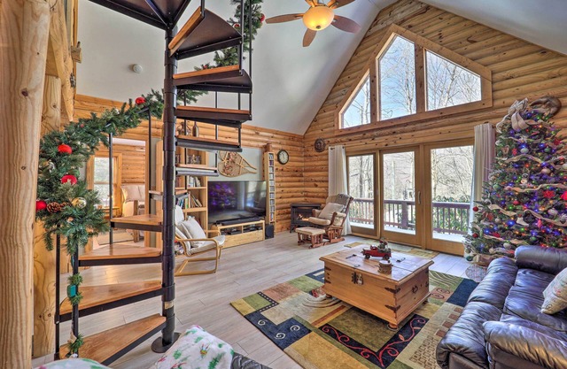 2 Decks & Fire Pit: Scenic Beech Mountain Retreat!