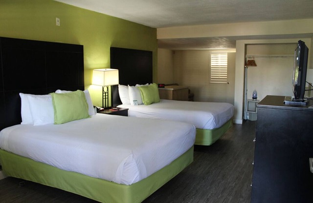 2 Family-friendly Units w/FREE Breakfast! Explore Maritime Museum of San Diego!